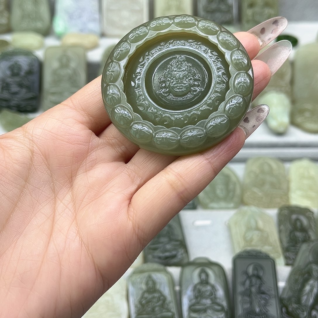 和田玉颈饰未镶嵌周***收