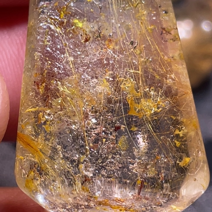 蒙***蝶未镶嵌颈饰发晶钛晶