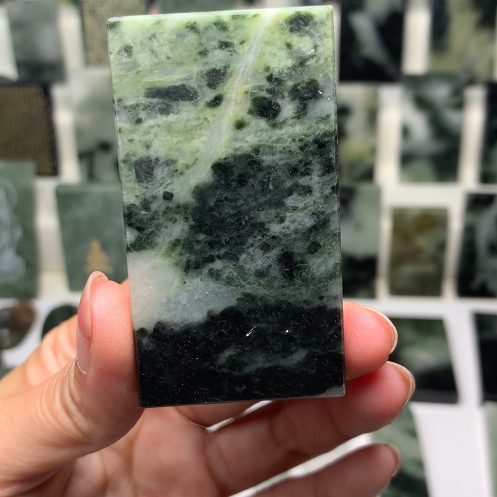 独山玉颈饰未镶嵌