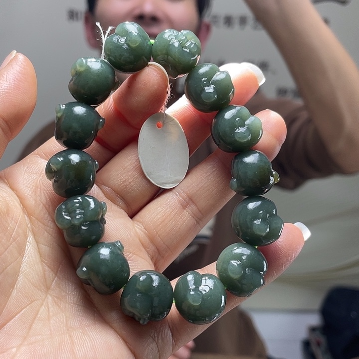 和田玉未镶嵌把件