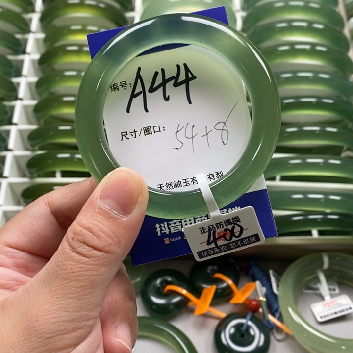 笑***笑蛇纹石玉未镶嵌手镯