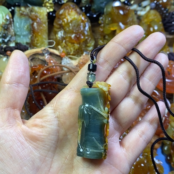 蛇纹石玉颈饰未镶嵌霞**丈