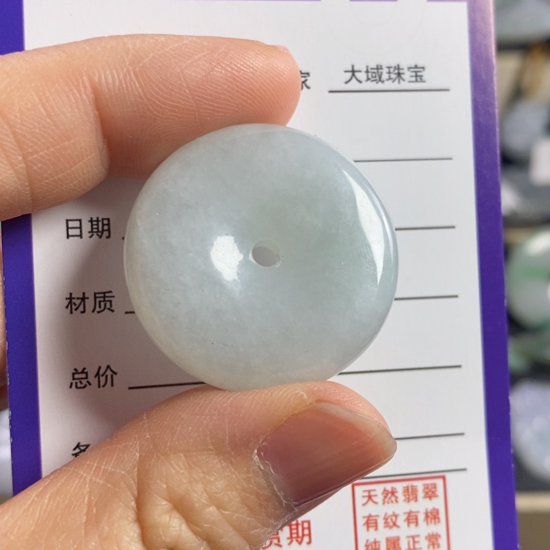 翡翠颈饰未镶嵌平安扣