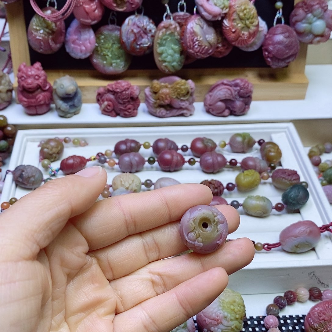 玛瑙/玉髓盐源玛瑙吊坠未镶嵌