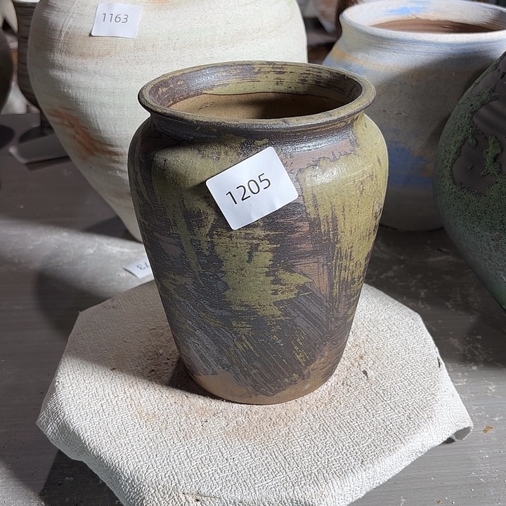 摆件高19，口11，有孔1205