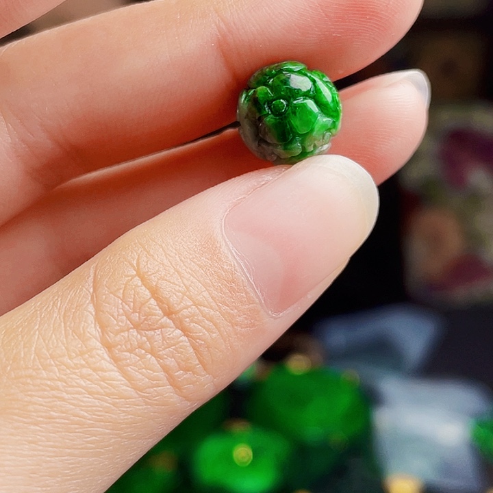 翡翠未镶嵌颈饰多样性