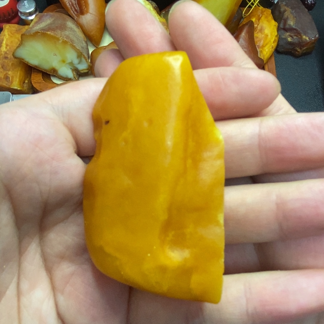 琥珀颈饰未镶嵌唐