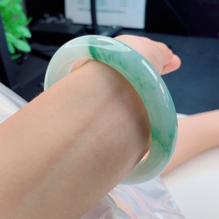 未镶嵌手镯翡翠60圈