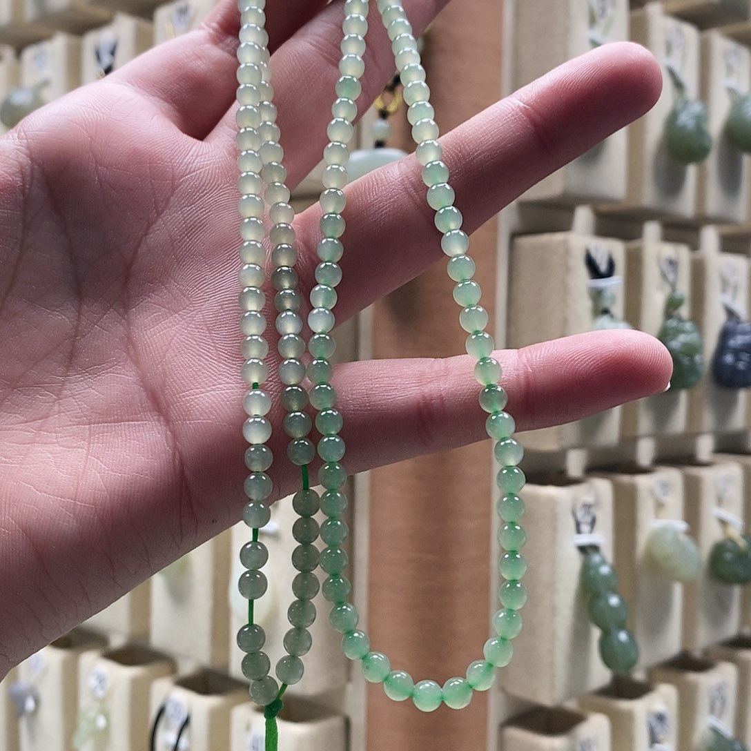 和田玉颈饰未镶嵌小*牛