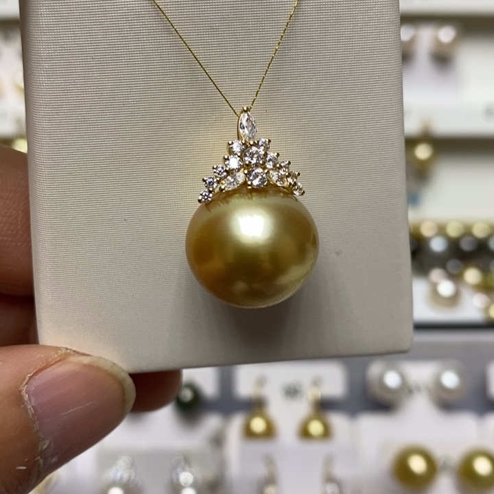海水珍珠金珠吊坠18K金镶嵌美***界