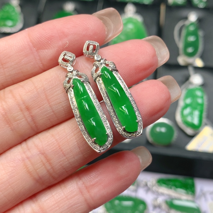 【闪购商品】18K金镶嵌翡翠耳饰福豆