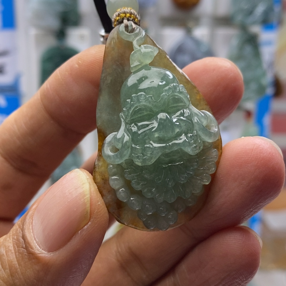 翡翠颈饰未镶嵌达摩