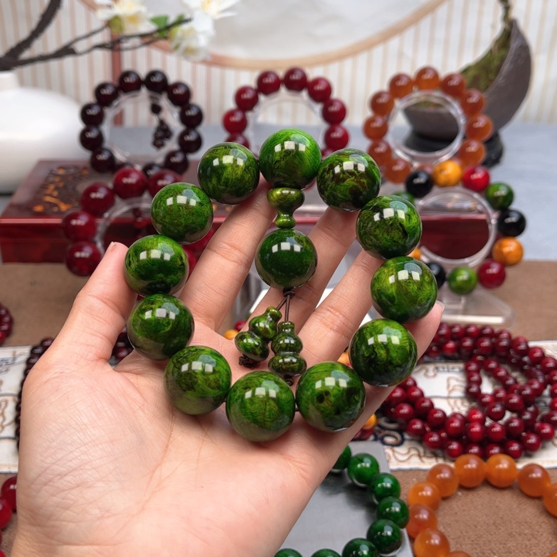 贝壳杉（血龙木）手串/手链无***。2.0*12