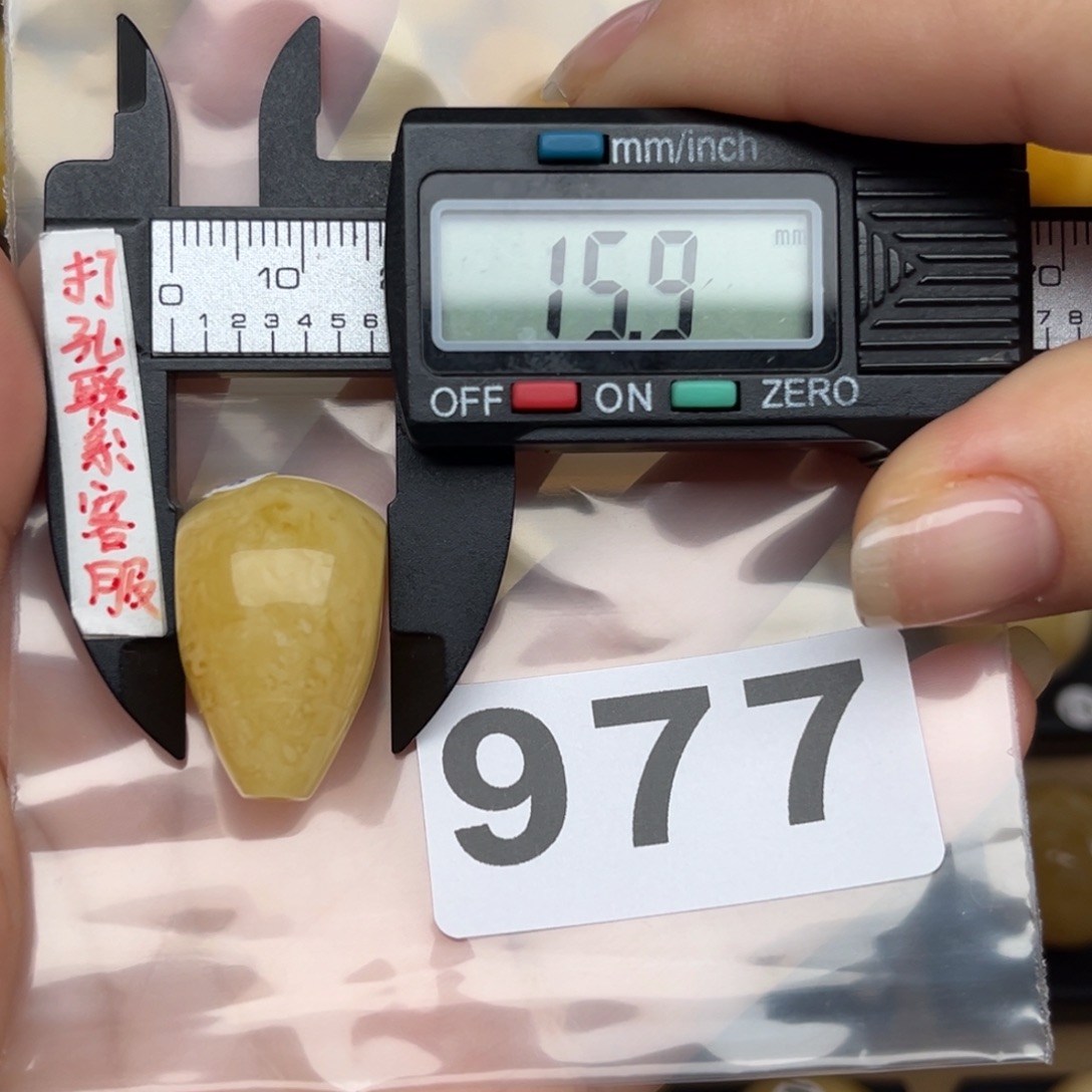 蜜蜡裸石未镶嵌六*?蜜蜡