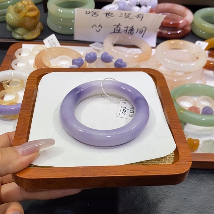 猫****石英质玉未镶嵌手镯54加有瑕疵