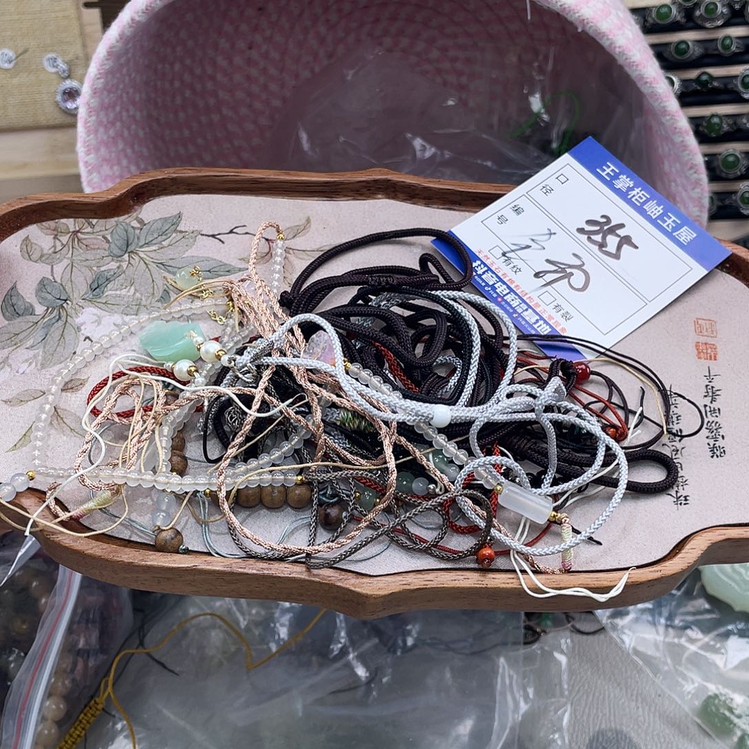 岫玉未镶嵌吊坠吊坠