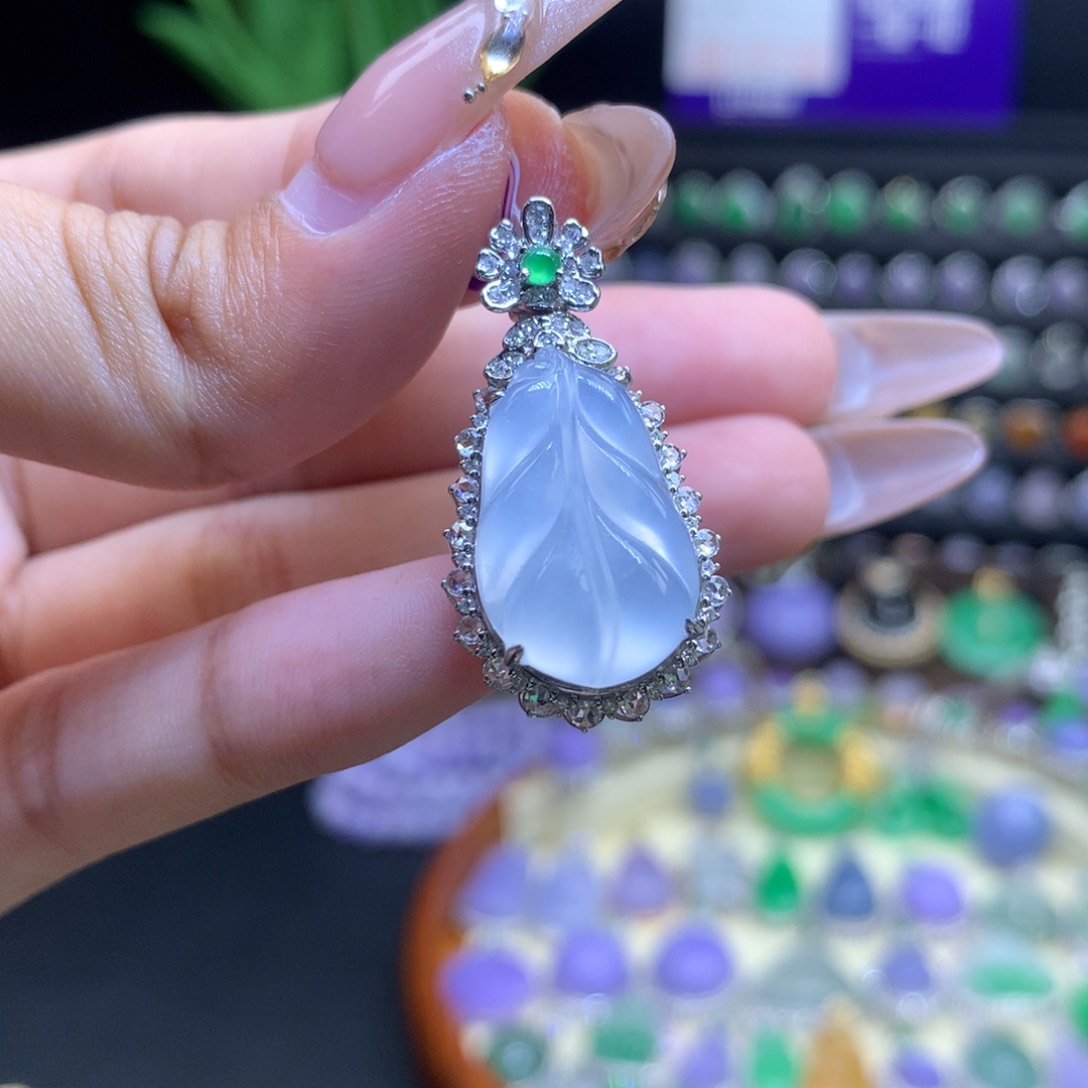 翡翠18K金镶嵌颈饰天然