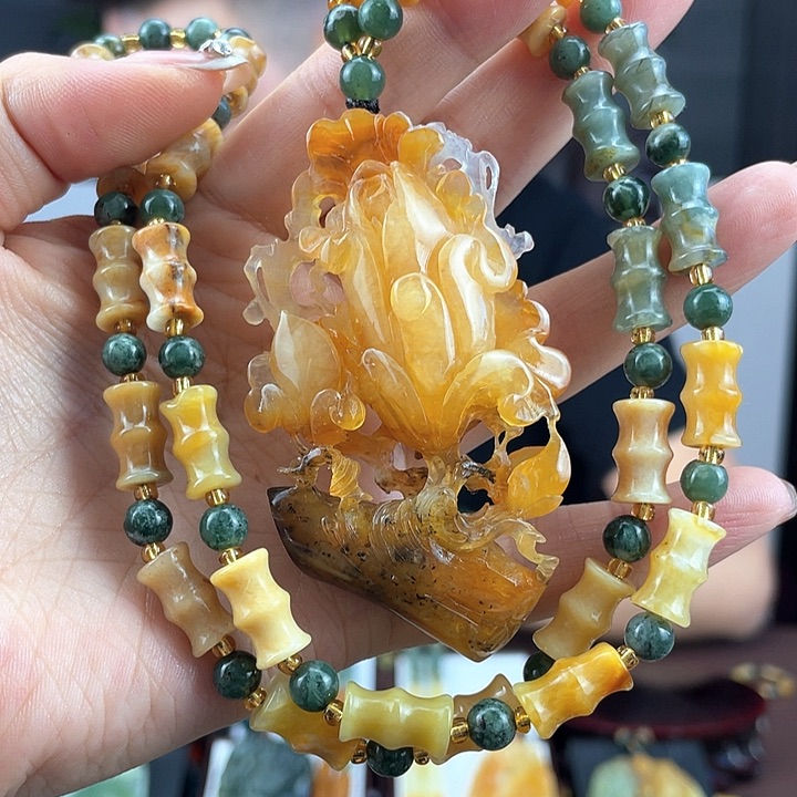 蛇纹石玉颈饰未镶嵌