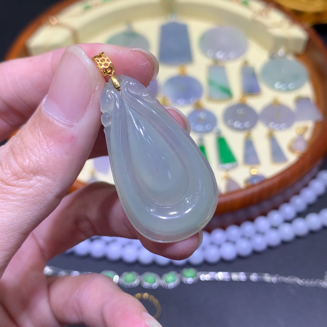 翡翠吊坠(不含链)18K金镶嵌