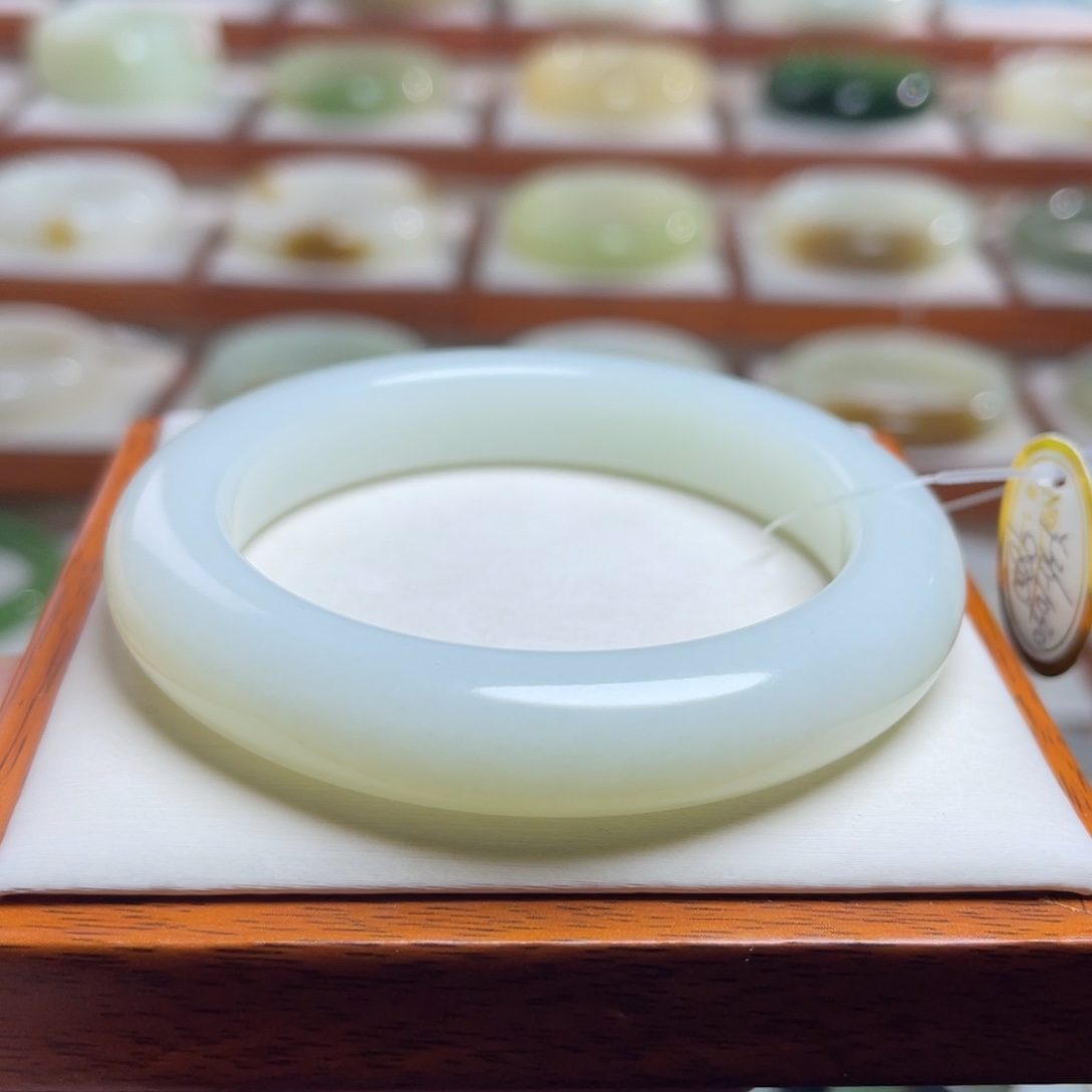 【闪购商品】未镶嵌手镯和田玉