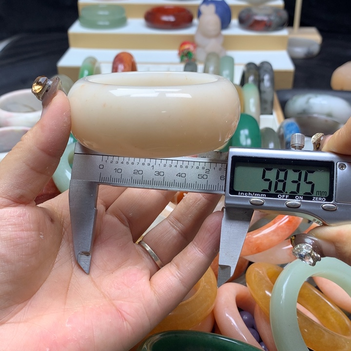 未镶嵌手镯石英质玉