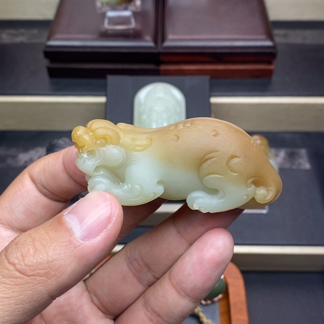 和田玉未镶嵌颈饰我*谁