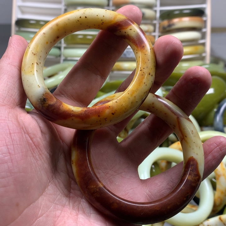 蛇纹石玉手镯未镶嵌柠**冬