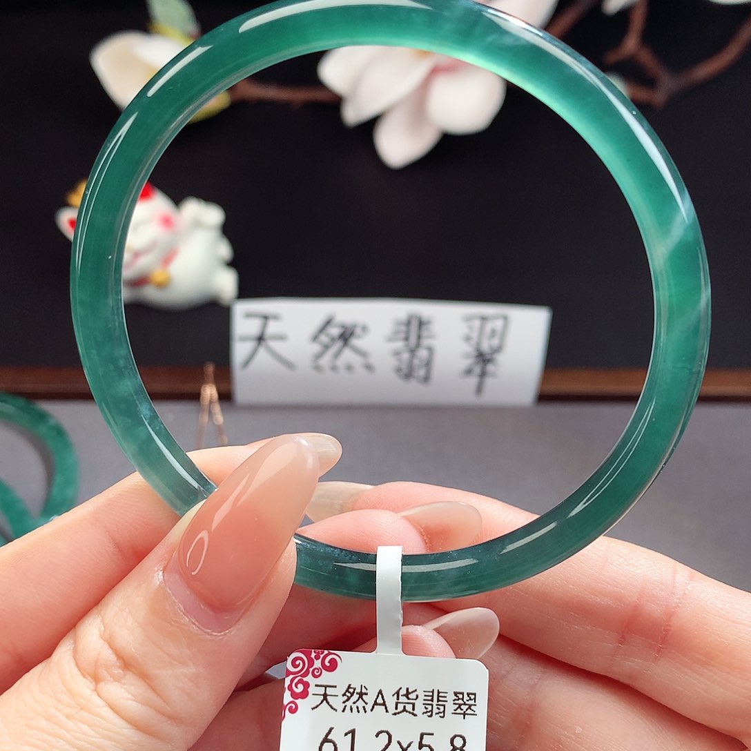 翡翠手镯（圆镯）未镶嵌