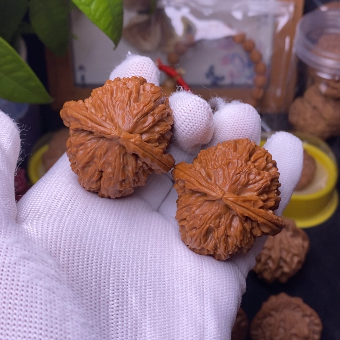 文玩核桃把件王**.42三角白