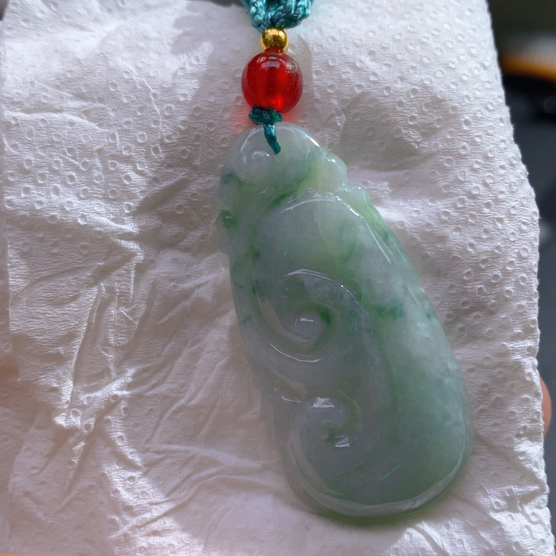 翡翠未镶嵌颈饰翡翠（微瑕