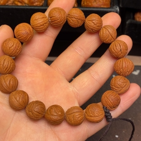 文玩核桃把件秦岭野生核桃