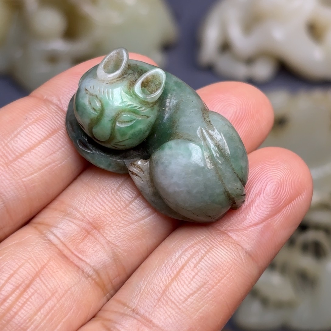 翡翠挂件未镶嵌猫