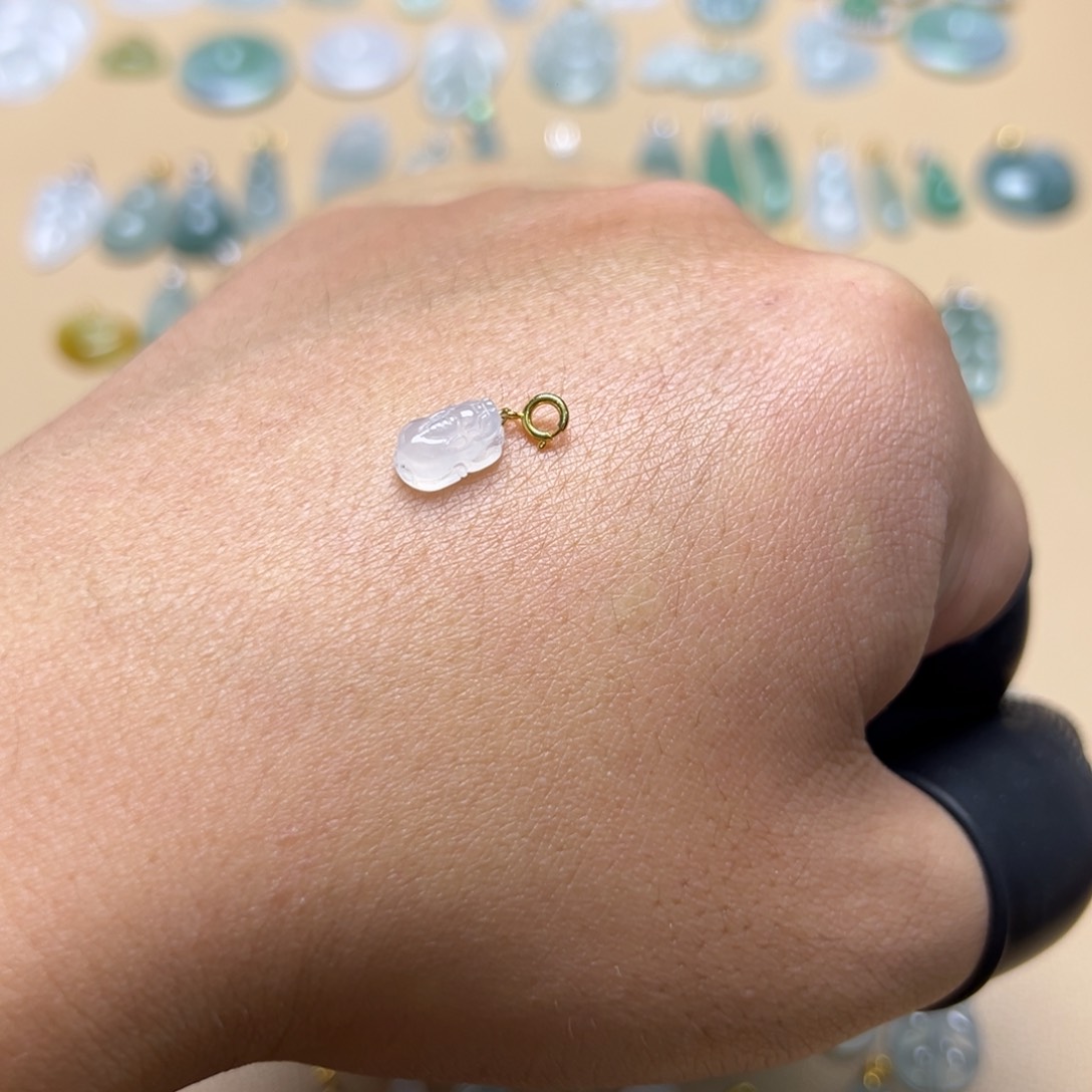 翡翠颈饰18K金镶嵌貔貅