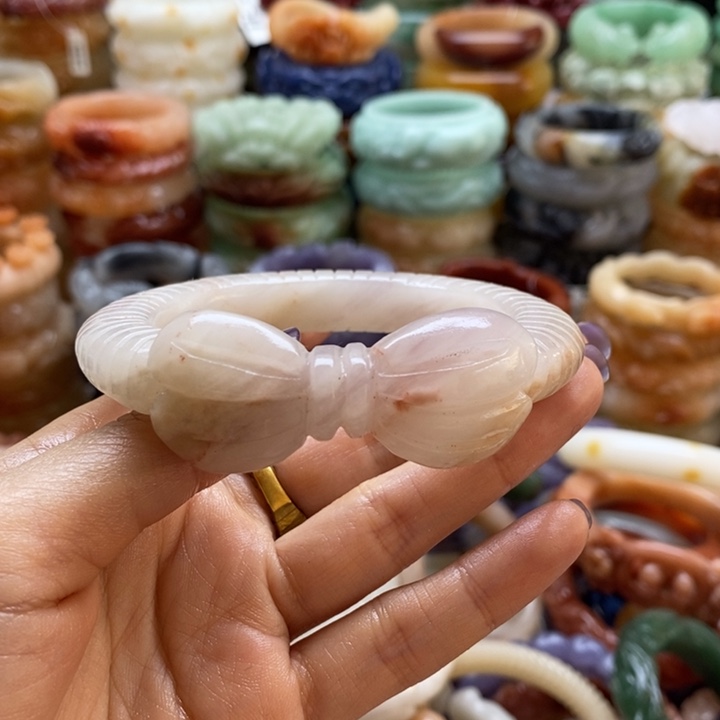 石英岩玉未镶嵌手镯圈口58