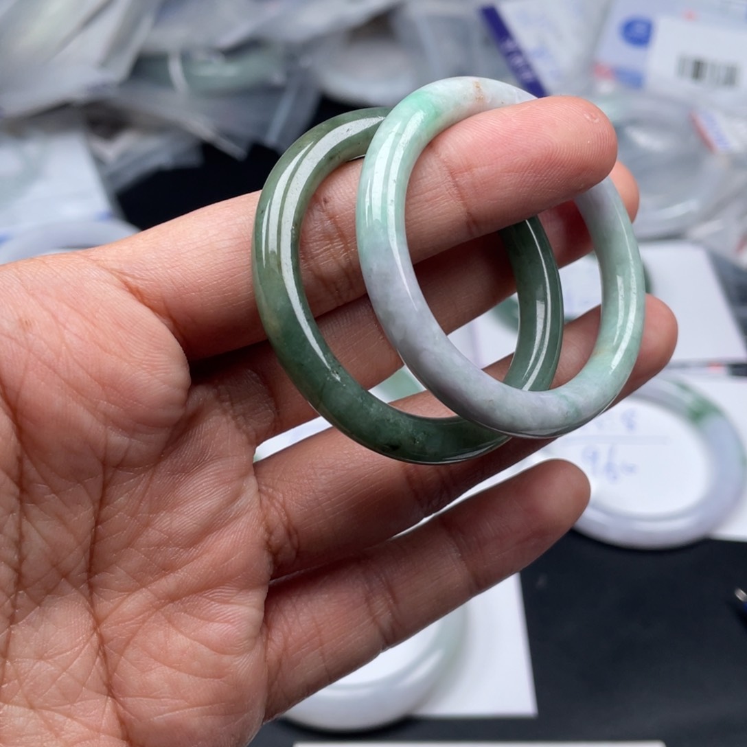 翡翠手镯未镶嵌40圈口