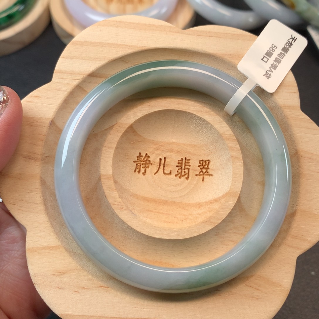 翡翠手镯未镶嵌58圈口