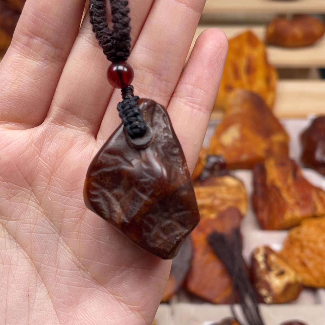 未镶嵌琥珀珠宝奇石