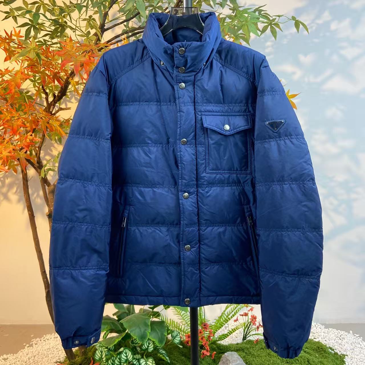 99新 Prada/普拉达 2508153/50码/金属三角袖标单排扣立领羽绒服