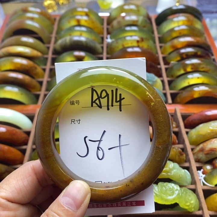 蛇纹石玉手镯未镶嵌