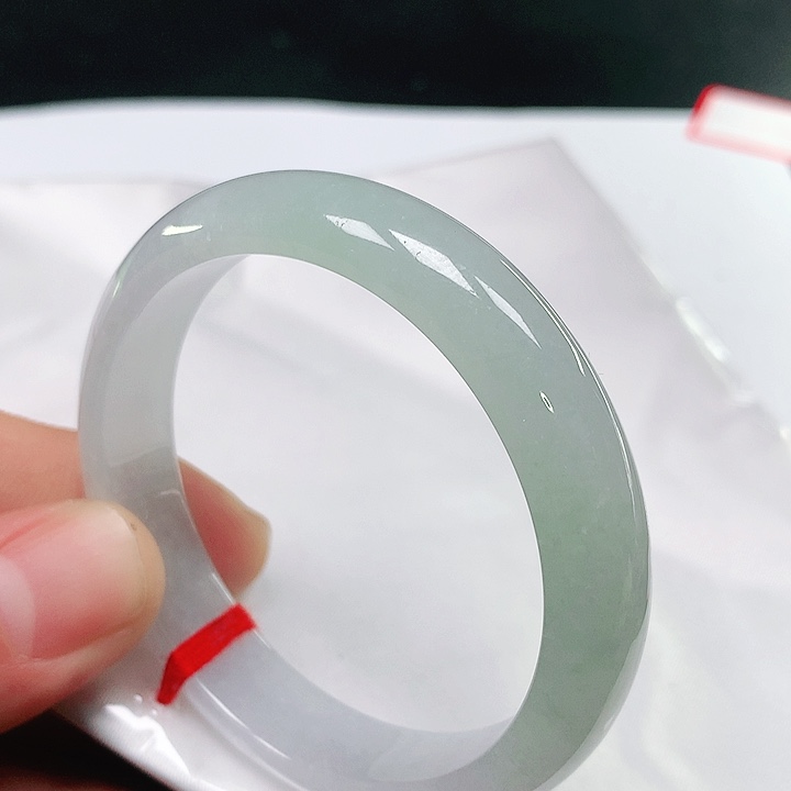 翡翠手镯未镶嵌翡翠手镯未镶嵌