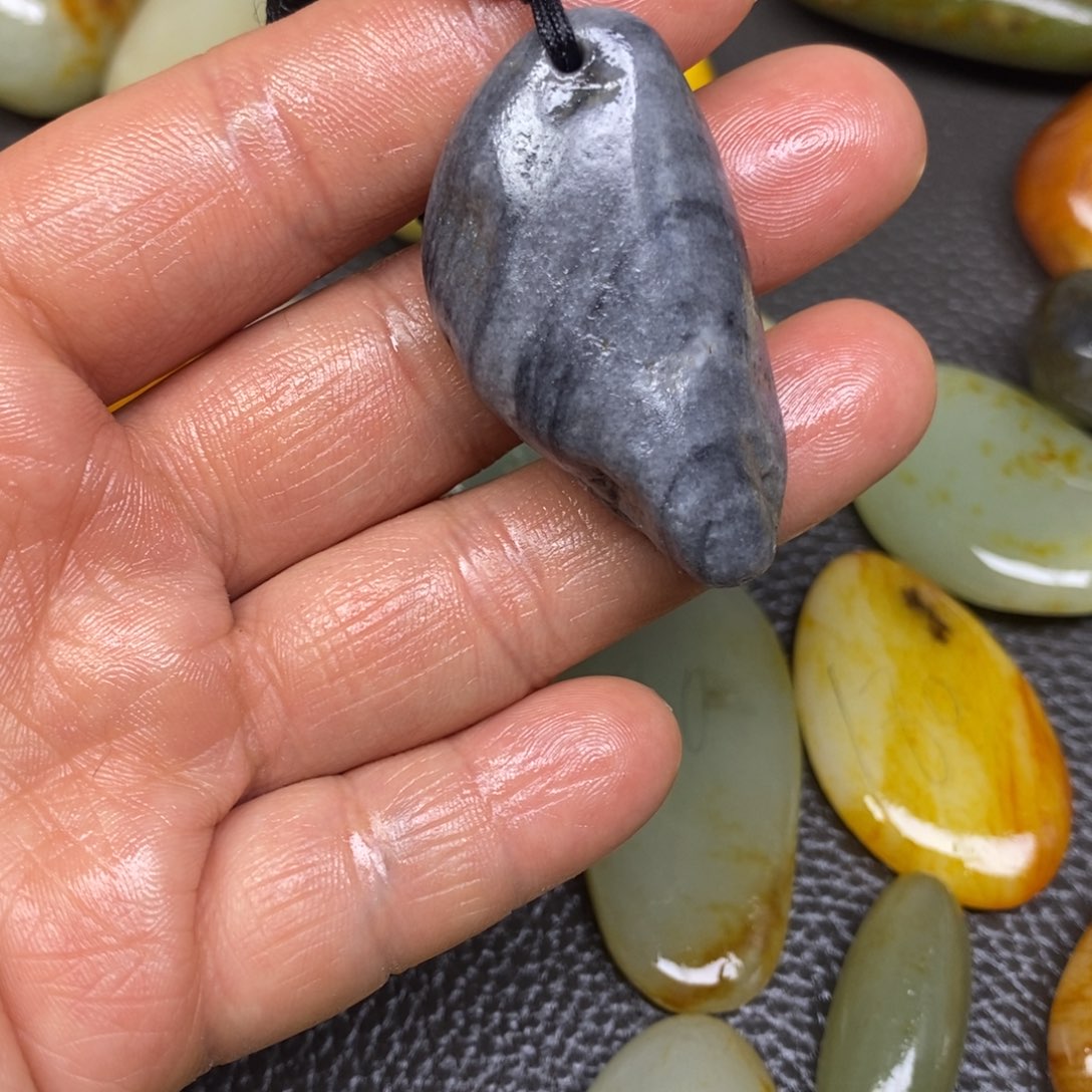 和田玉（糖玉）挂件未镶嵌