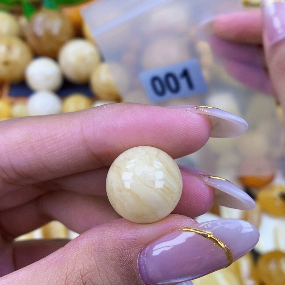 未镶嵌琥珀珠宝奇石15.1 孔道皮色