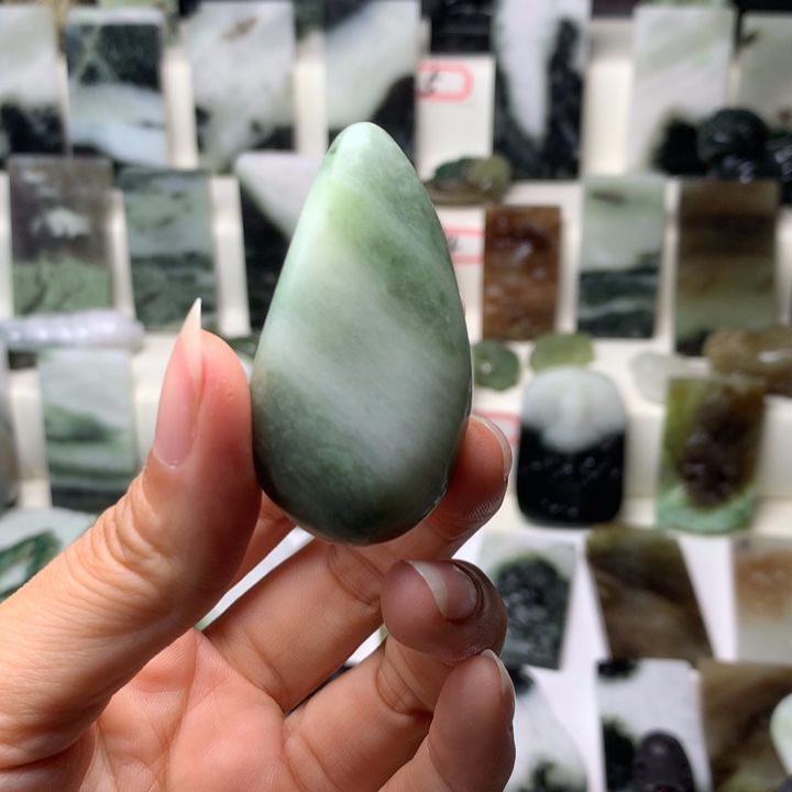 独山玉未镶嵌颈饰