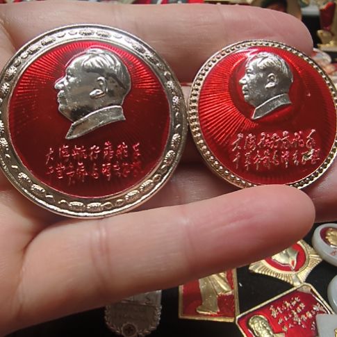L***b其他普通金属纪念章1111