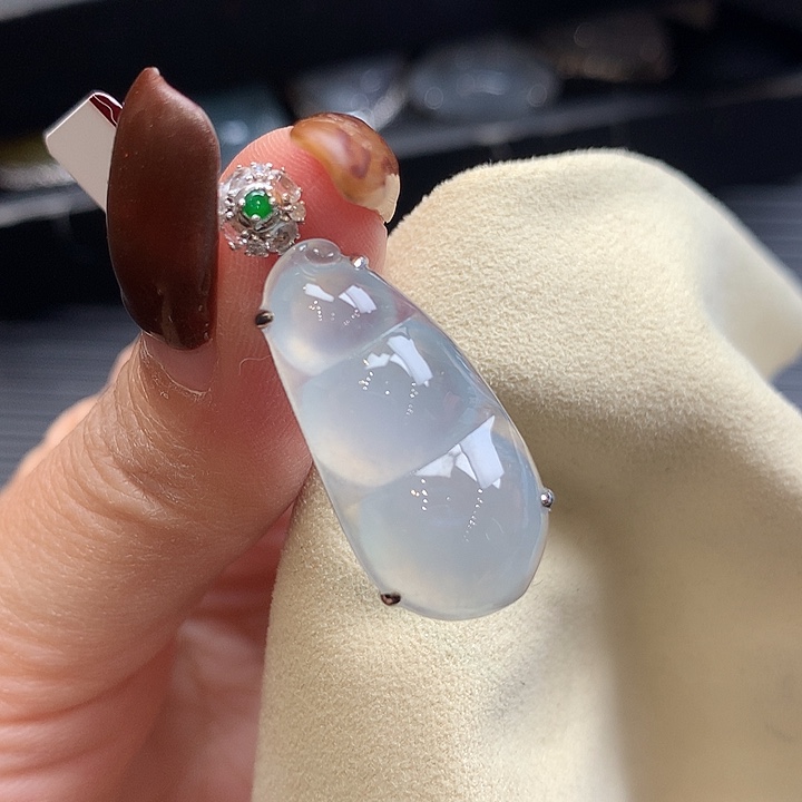 翡翠18K金镶嵌颈饰翡翠