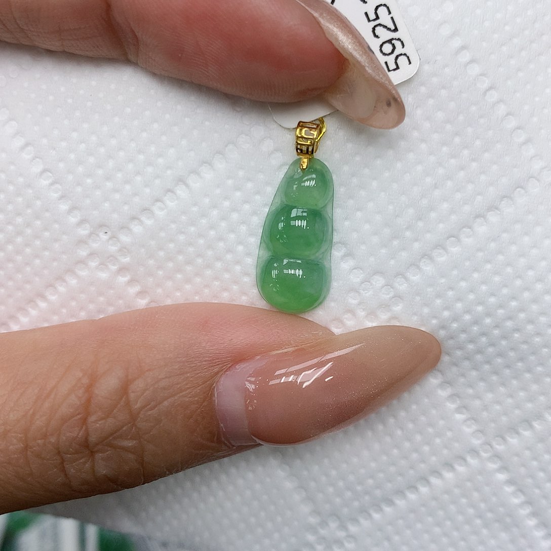 颈饰18K金镶嵌翡翠