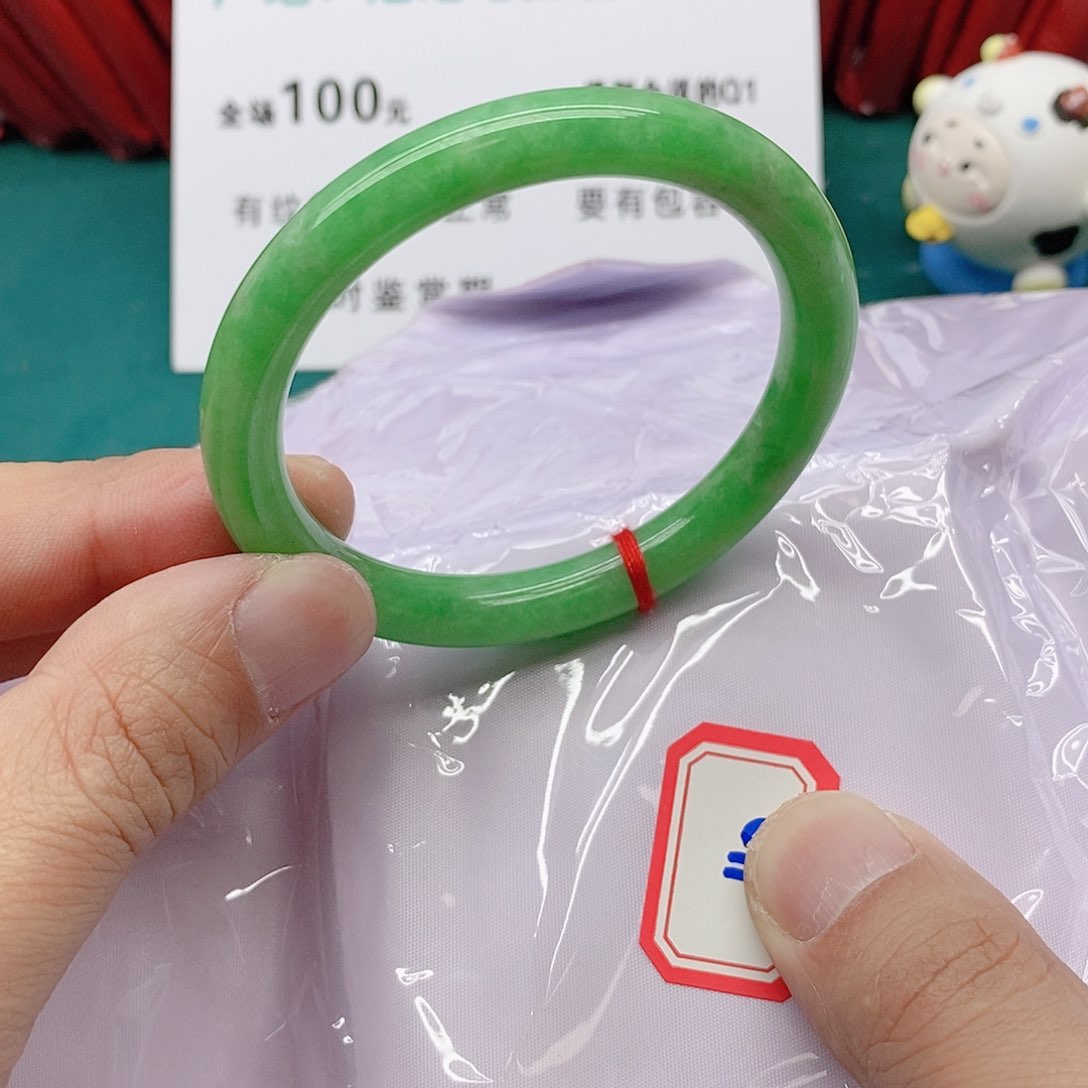 翡翠手镯未镶嵌899999999