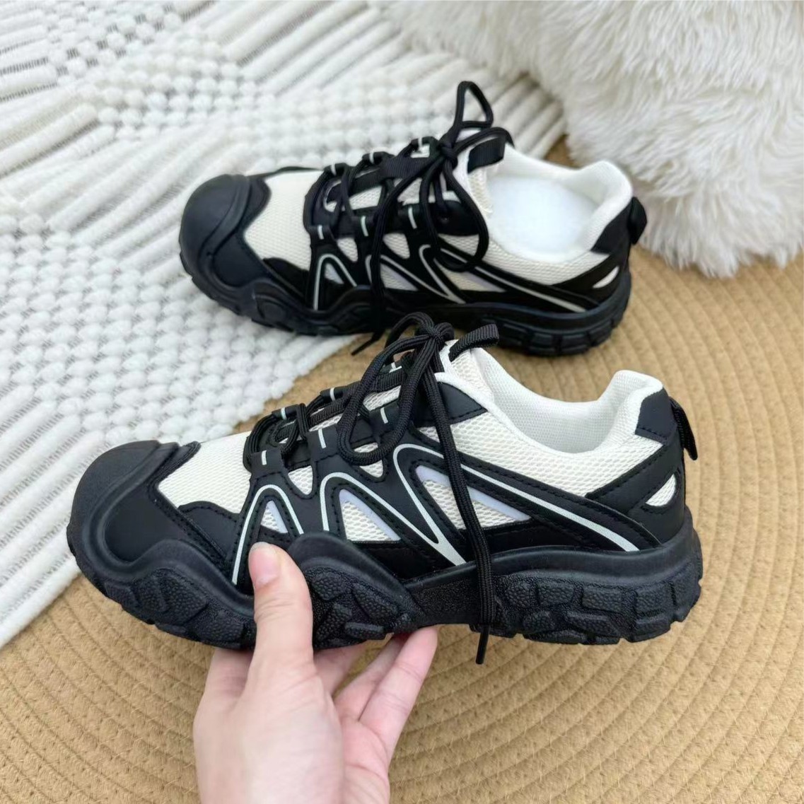 KC822黑色潮鞋女时尚百搭厚底拼色低帮运动鞋轻便榴莲底登山鞋