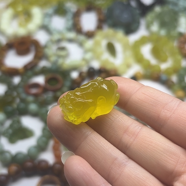 蛇纹石玉未镶嵌吊坠