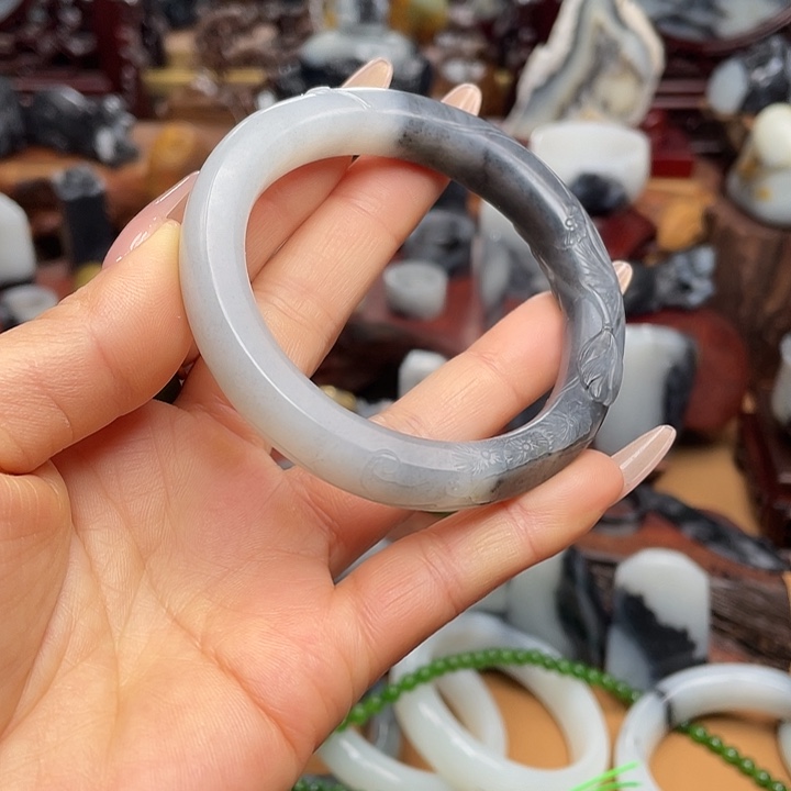 和田玉未镶嵌手镯